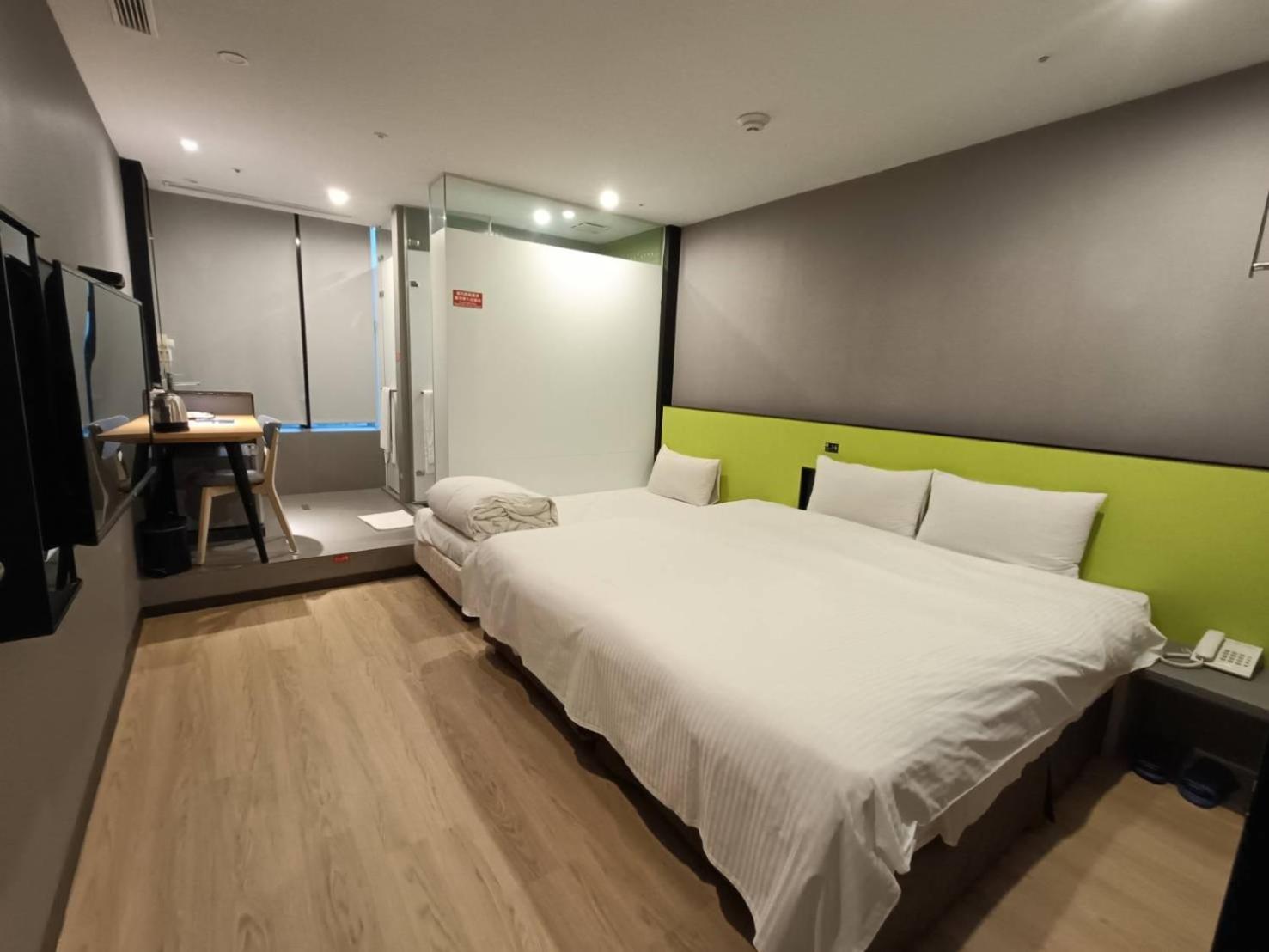 Walker-Taoyuan Hotell Exteriör bild