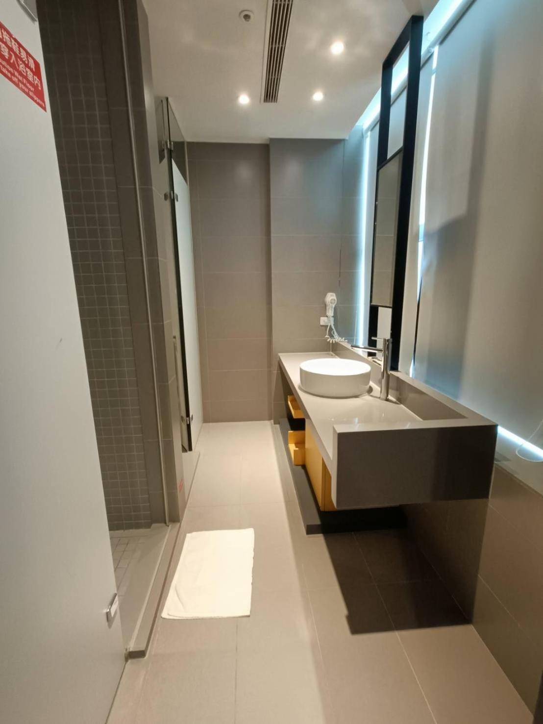 Walker-Taoyuan Hotell Exteriör bild