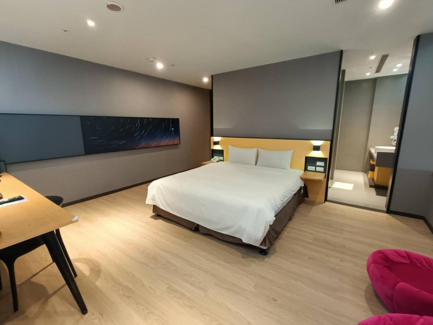 Walker-Taoyuan Hotell Exteriör bild