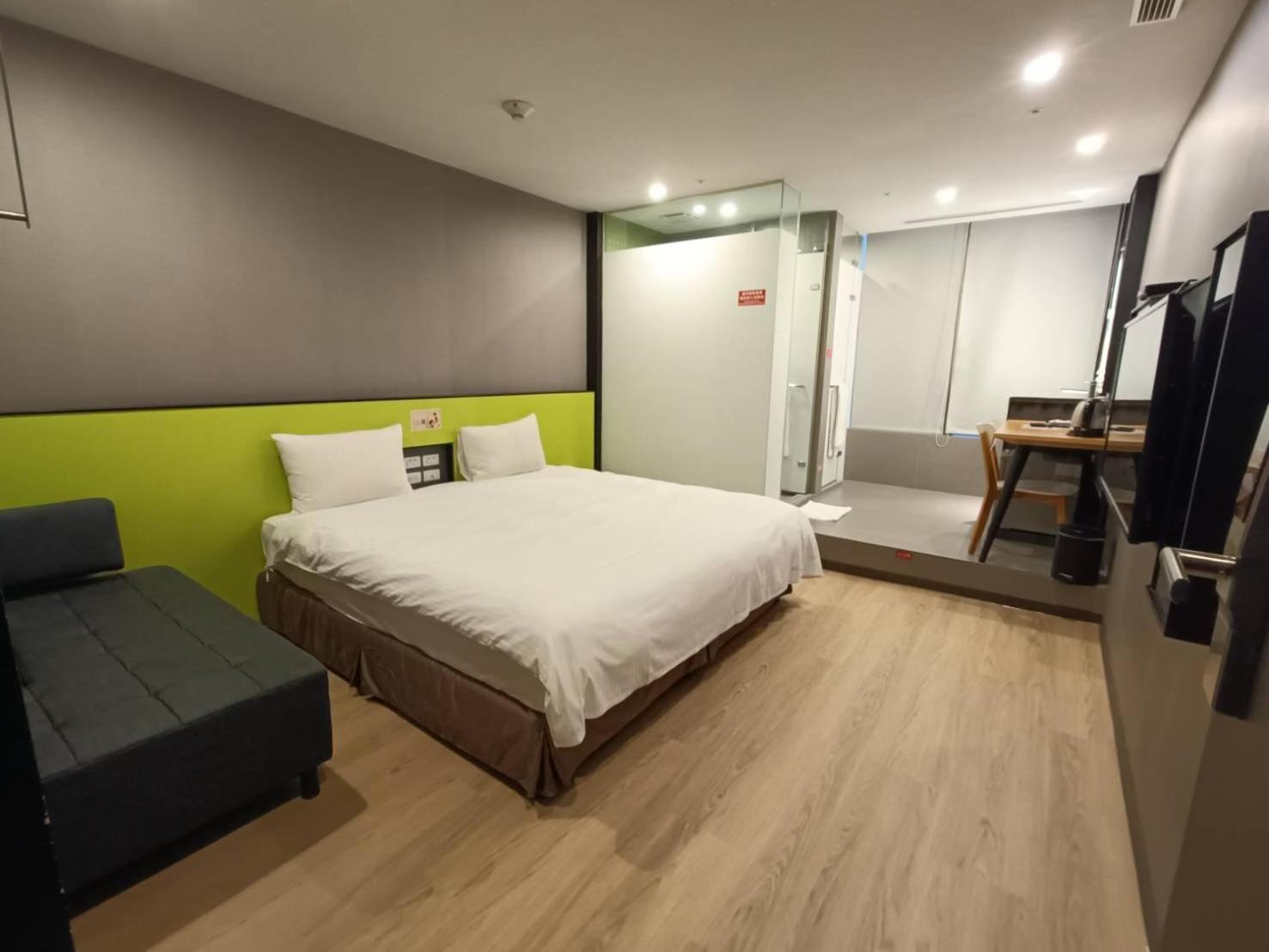 Walker-Taoyuan Hotell Exteriör bild