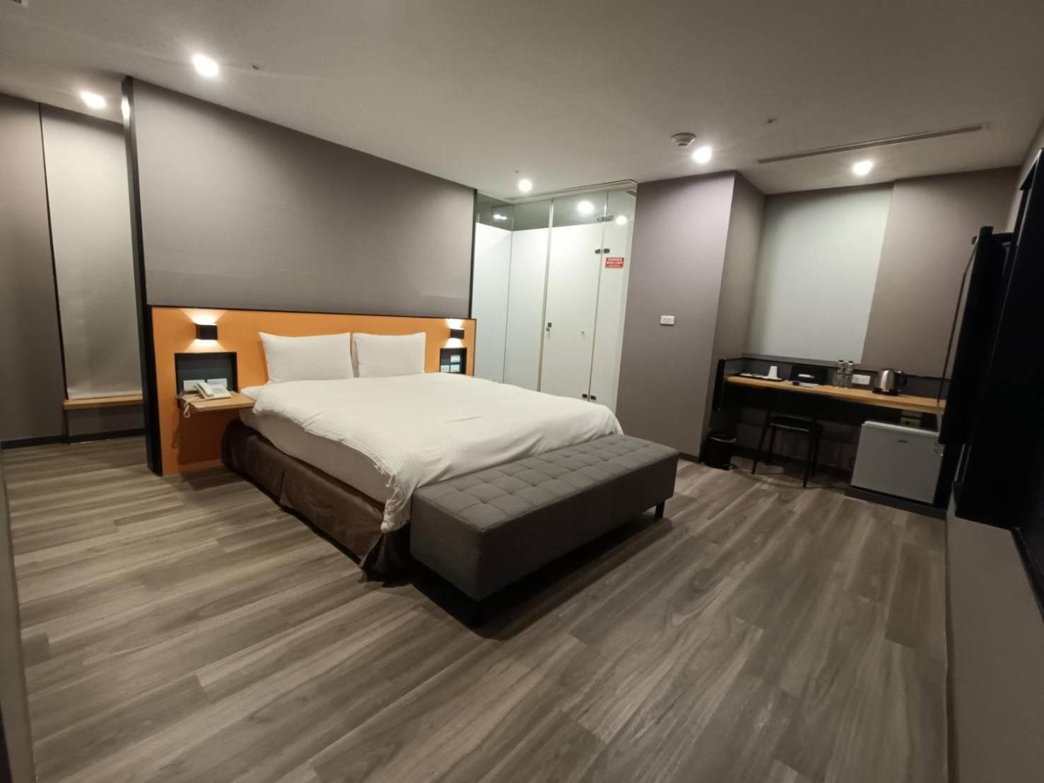 Walker-Taoyuan Hotell Exteriör bild