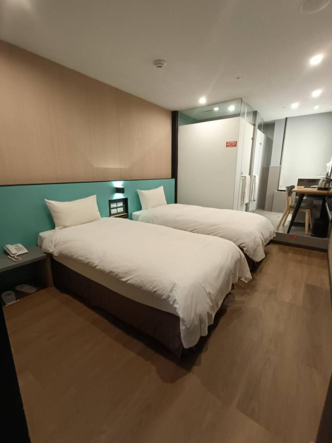 Walker-Taoyuan Hotell Exteriör bild