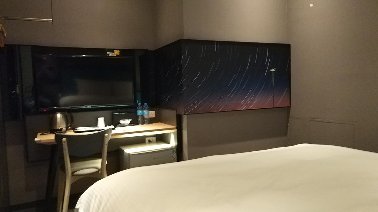Walker-Taoyuan Hotell Exteriör bild