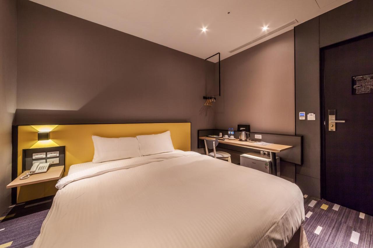 Walker-Taoyuan Hotell Exteriör bild